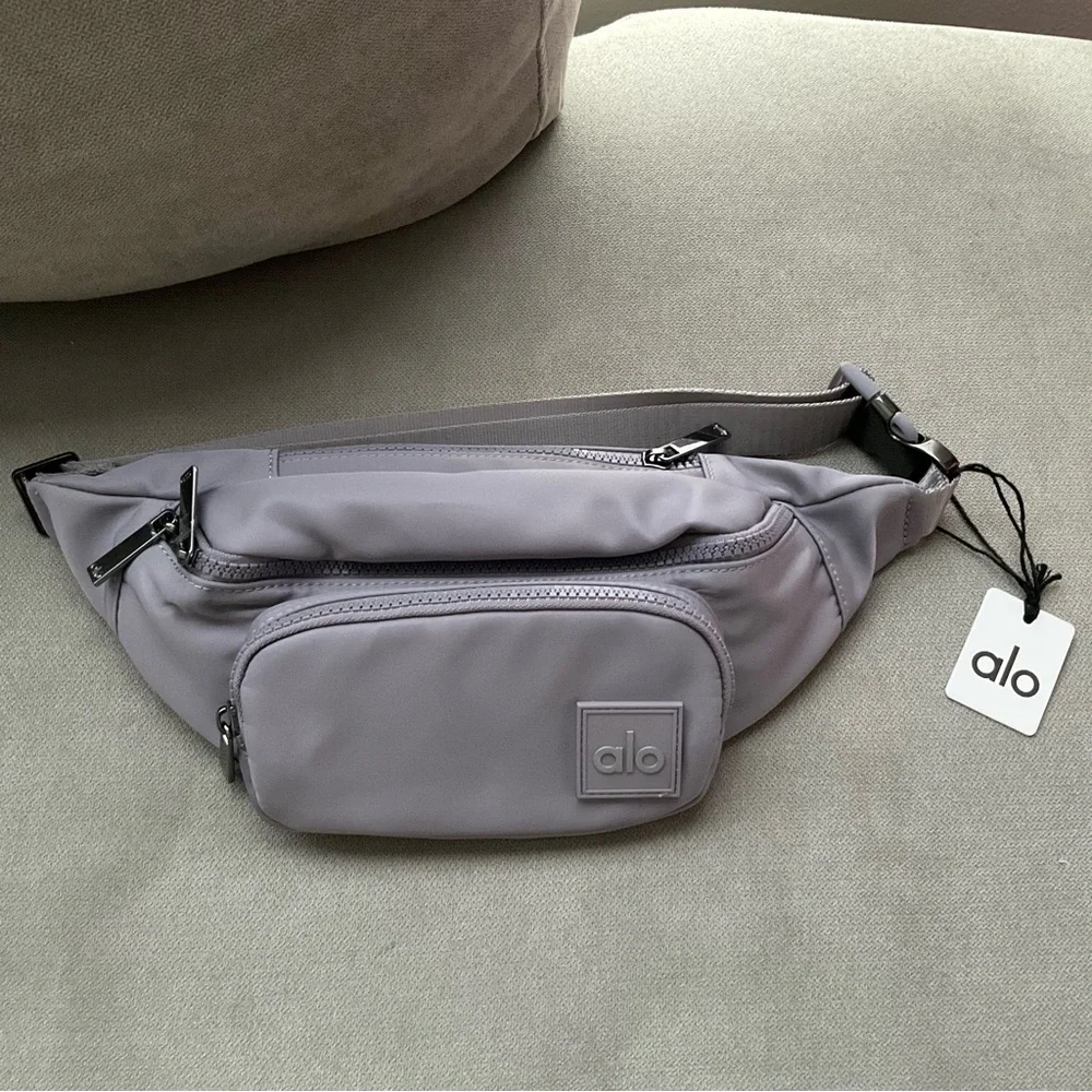 Alo Yoga Explorer Fanny Pack Fog